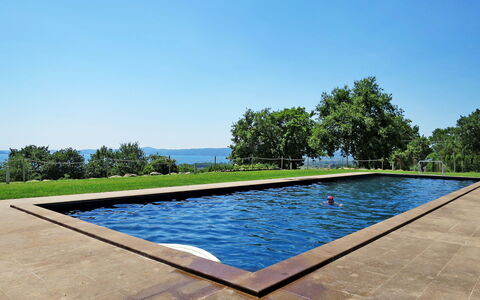 Lago di Bolsena 662: Swimming Pool, Property, Real Estate, Leisure, Rectangle, House, Vacation, Grass, Estate, Home