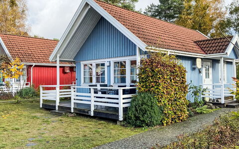 Userin 609: House, Home, Cottage, Roof, Porch, Siding, Shade, Estate, Yard, Garden Buildings