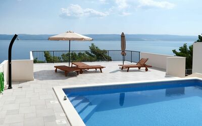 Omiš 634: Water, Sky, Cloud, Furniture, Property, Plant, Swimming Pool, Building, Azure, Blue