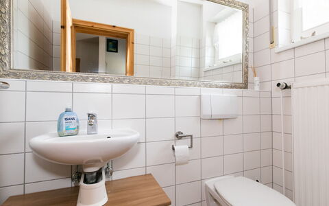 Losentitz: Sink, Mirror, Bathroom Sink, Plumbing Fixture, Tap, Bathroom, Purple, Interior Design, Architecture