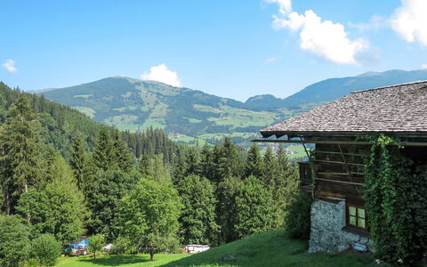 Alte Sahnealm: Mountainous Landforms, Mountain, Highland, Nature, Natural Landscape, Mountain Range, Hill Station, Wilderness, Green, Sky