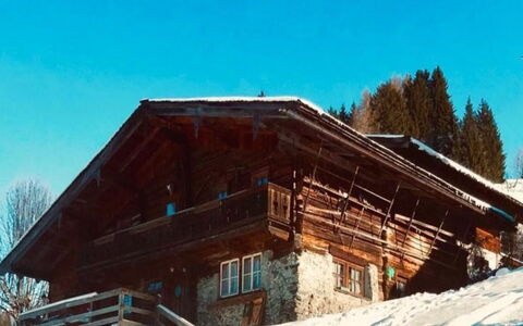 Alte Sahnealm: Sky, Snow, Blue, Building, Tree, Slope, House, Wood, Freezing, Mountain Range