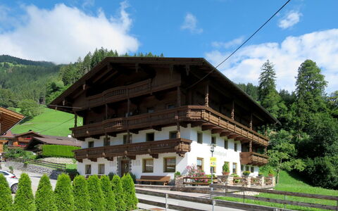 Ratschnhof: Architecture, House, Property, Mountain, Building, Hill Station, Mountain Range, Home, Real Estate, Alps