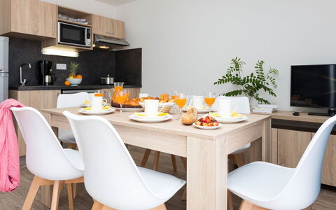 Ile de Noirmoutier 611: Furniture, Table, Chair, Wood, Orange, Tableware, Kitchen, Countertop, Food, Interior Design
