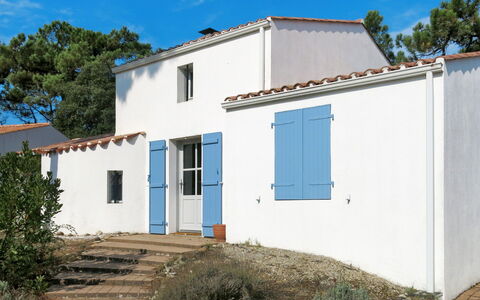 Les Brisans: Property, House, Blue, Building, Home, Real Estate, Wall, Facade, Architecture, Residential Area