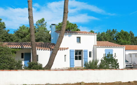 Les Brisans: Cloud, Sky, Plant, Building, Window, Azure, Blue, House, Tree, Land Lot