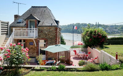 Saint Cast le Guildo 649: House, Property, Home, Cottage, Building, Real Estate, Rural Area, Residential Area, Farmhouse, Roof