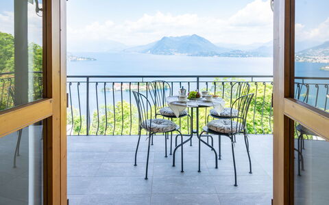 Stresa 613: Property, Room, House, Balcony, Furniture, Building, Vacation, Interior Design, Real Estate, Window