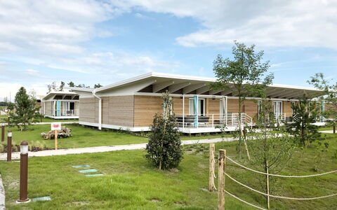 Bibione 653: Property, Cloud, House, Land Lot, Real Estate, Home, Building, Residential Area, Roof, Rural Area