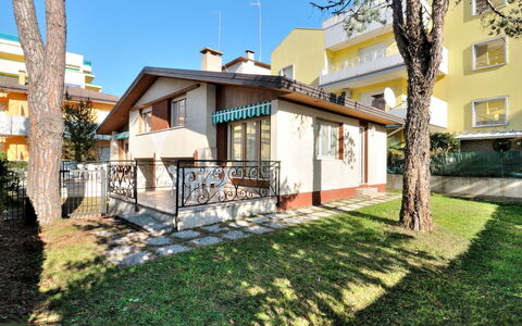 Bibione 658: Shade, Porch, Balcony, Fence, Handrail, Outdoor Structure