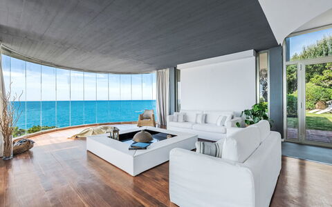Vistamare: Floor, Sea, Furniture, Interior Design, Flooring, Coastal And Oceanic Landforms, Resort, Ocean, Coast, Living Room