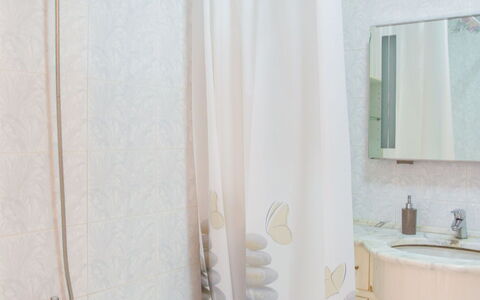 Villa Teresa: Plumbing Fixture, Bathtub, Property, Tap, Sink, White, Shower Head, Mirror, Bathroom, Bathroom Cabinet