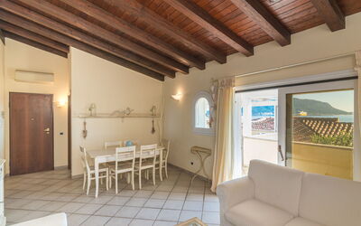 Biancospino 606.13: Furniture, Property, Couch, Building, Wood, Comfort, Interior Design, Table, Living Room, Floor