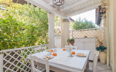 Accommodation:&nbsp;Peonia 606.5