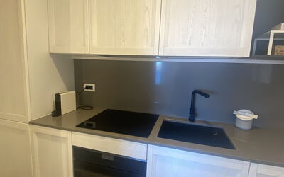 Camilla 606.18: Countertop, Kitchen, Cabinetry, Interior Design, Kitchen Appliance, Flooring, Tap, Furniture, Sink, Major Appliance