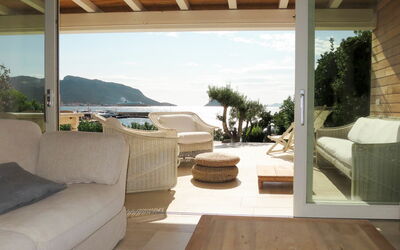 Tugurio 606.7: Sky, Property, Furniture, Plant, Shade, Interior Design, Living Room, Tree, Wood, Floor