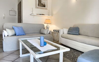 Lentischio 606.11: Table, Furniture, Couch, Property, Picture Frame, White, Azure, Interior Design, Studio Couch, Living Room