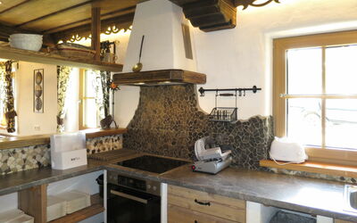 Aualm 601.2: Countertop, Room, Property, Interior Design, Ceiling, Furniture, Kitchen, Building, Lighting, Cabinetry