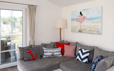 Pier (Sbz101) 665.2: Furniture, Room, Living Room, Interior Design, Couch, Red, Property, Wall, Studio Couch, Table