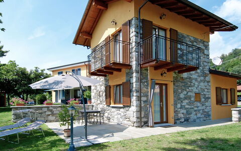 Di Pipot: House, Property, Building, Real Estate, Home, Cottage, Facade, Architecture, Villa, Farmhouse