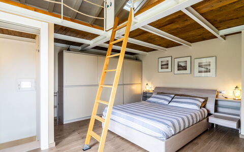 Di Pipot: Bed, Room, Bedroom, Furniture, Property, Bed Frame, Building, Yellow, Attic, Ceiling