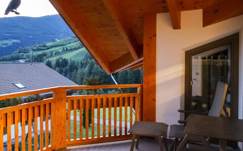 Sarentino 602: Sky, Property, Wood, Architecture, Wood Stain, Porch, Real Estate, Building, Hardwood, Tree