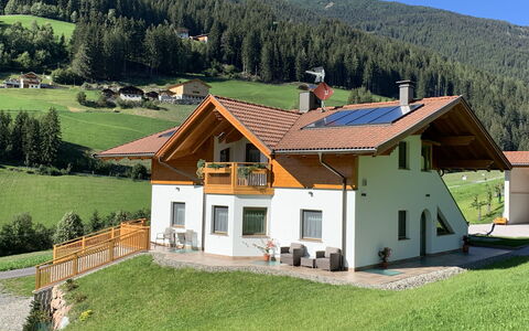 Sarentino 602: Plant, Building, Property, Sky, Window, Tree, Green, House, Natural Landscape, Land Lot
