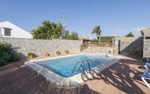 De Piedra: Water, Sky, Property, Plant, Swimming Pool, Azure, Building, Body Of Water, Tree, Leisure