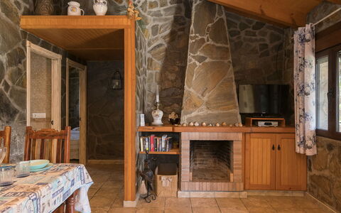 De Piedra: Table, Furniture, Cabinetry, Wood, Floor, Interior Design, Flooring, Chair, Wood Stain, Kitchen