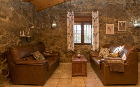 De Piedra: Brown, Furniture, Couch, Property, Table, Picture Frame, Window, Wood, Interior Design, Building