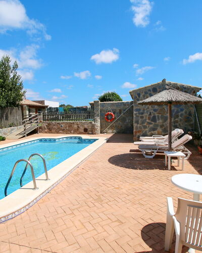 De Piedra: Cloud, Sky, Water, Plant, Property, Furniture, Chair, Swimming Pool, Shade, Outdoor Furniture