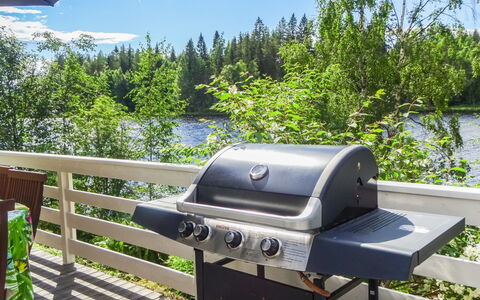 Käpälysmökki: Furniture, Chair, Outdoor Furniture, Table, Wood, Outdoor Table, Kitchen & Dining Room Table, Shade, Garden, Umbrella