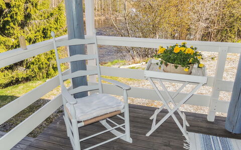 Käpälysmökki: Furniture, Chair, Outdoor Furniture, Table, Wood, Outdoor Table, Kitchen & Dining Room Table, Shade, Garden, Umbrella