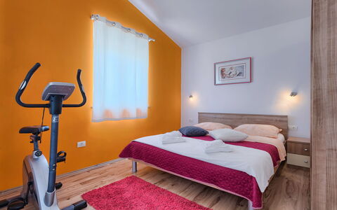 Goldi: Bedroom, Bed, Furniture, Room, Bed Sheet, Property, Interior Design, Bed Frame, Ceiling, Floor