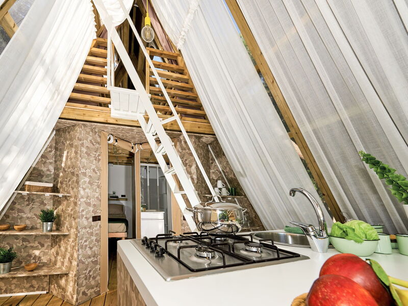 Accommodation:&nbsp;Luxury Tent 602.7