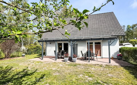 Karlshagen 609: House, Roof, Home, Cottage, Shrub, Door, Estate, Shade, Garden, Lawn