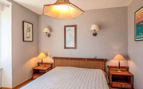 Ty Pors Ar Pagn: Furniture, Bed, Bedroom, Interior Design, Bedding, Floor, Wall, Bed Sheet, Wood, Room