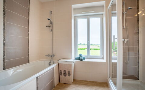L'Oasis: Bathtub, Property, Plumbing Fixture, Window, Wood, Interior Design, Bathroom, Floor, House
