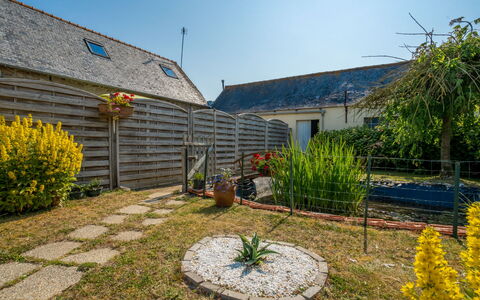 Les Azalées: Plant, Property, Sky, Building, Flower, Window, Botany, Land Lot, House, Vegetation