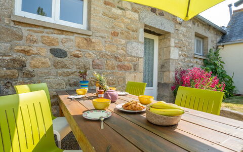 Les Azalées: Table, Plant, Furniture, Window, Property, Tableware, Building, Flowerpot, Yellow, Wood