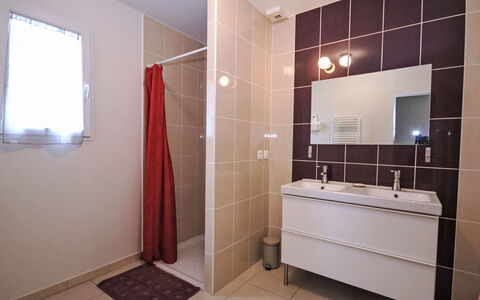 Les Hauts de Jallia: Flooring, Plumbing Fixture, Floor, Bathroom Sink, Bathroom, Bathroom Cabinet, Sink, Interior Design, Plumbing, Tap