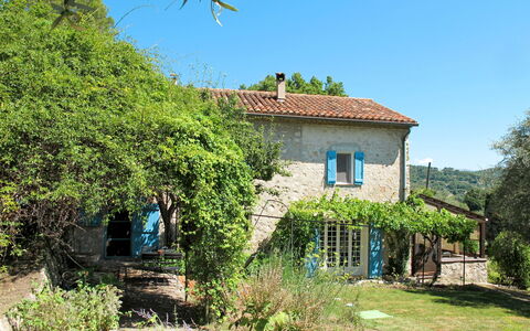 Mas de L'Adrech: Plant, Sky, Window, Building, Plant Community, Natural Landscape, Land Lot, House, Tree, Cottage