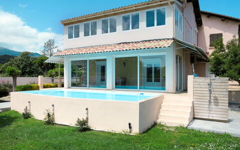 La Cerisaie: Property, House, Building, Home, Real Estate, Architecture, Villa, Estate, Residential Area, Facade