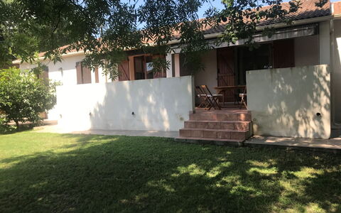 Agula Marina: Property, House, Home, Backyard, Real Estate, Yard, Building, Land Lot, Architecture, Grass