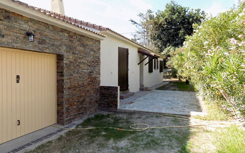 Agula Marina: Property, House, Building, Real Estate, Home, Cottage, Architecture, Tree, Door, Estate