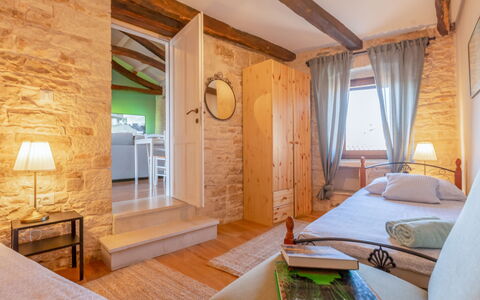 Botra Maria: Furniture, Building, Comfort, Wood, Interior Design, Window, Picture Frame, Lamp, Floor, Table
