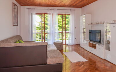 Mirjana 797.2: Furniture, Building, Wood, Window, Couch, Interior Design, Lighting, Architecture, Living Room, Shade