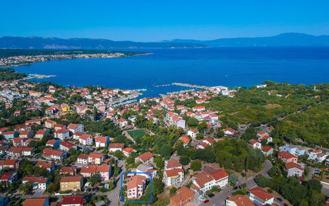 Krk Malinska 649: Water, Sky, Building, Property, Azure, Vegetation, Coastal And Oceanic Landforms, Lake, Landscape, Urban Design
