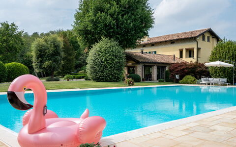 Villa Carlotta: Water, Sky, Plant, Cloud, Nature, Azure, Blue, Building, Tree, Swimming Pool