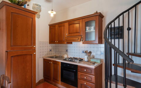 Casa U Baregu: Countertop, Cabinetry, Furniture, Property, Building, Kitchen, Drawer, Wood, Interior Design, Lighting
